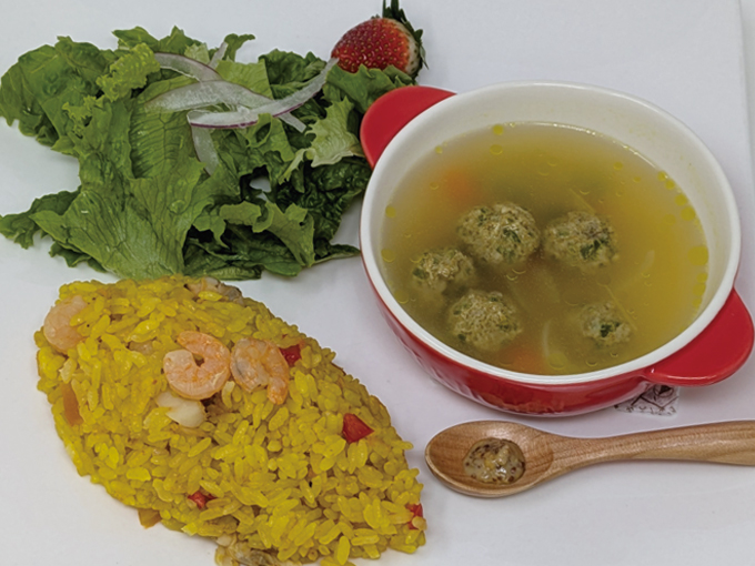 シーフードパエリアとつくねスープ